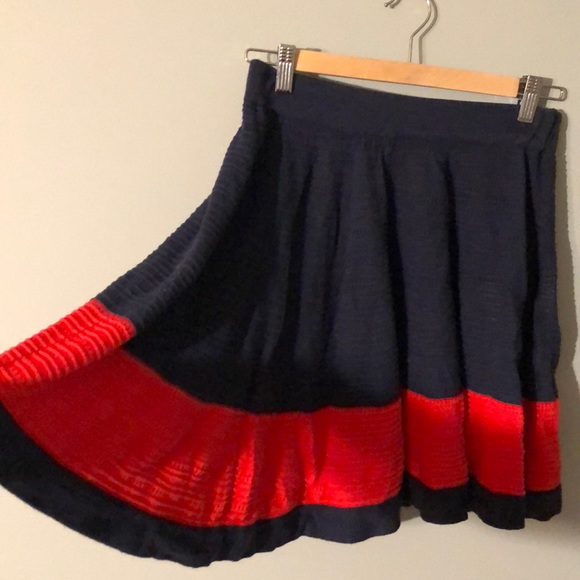 Vero Moda short swing skirt - small. - Picture 2 of 3